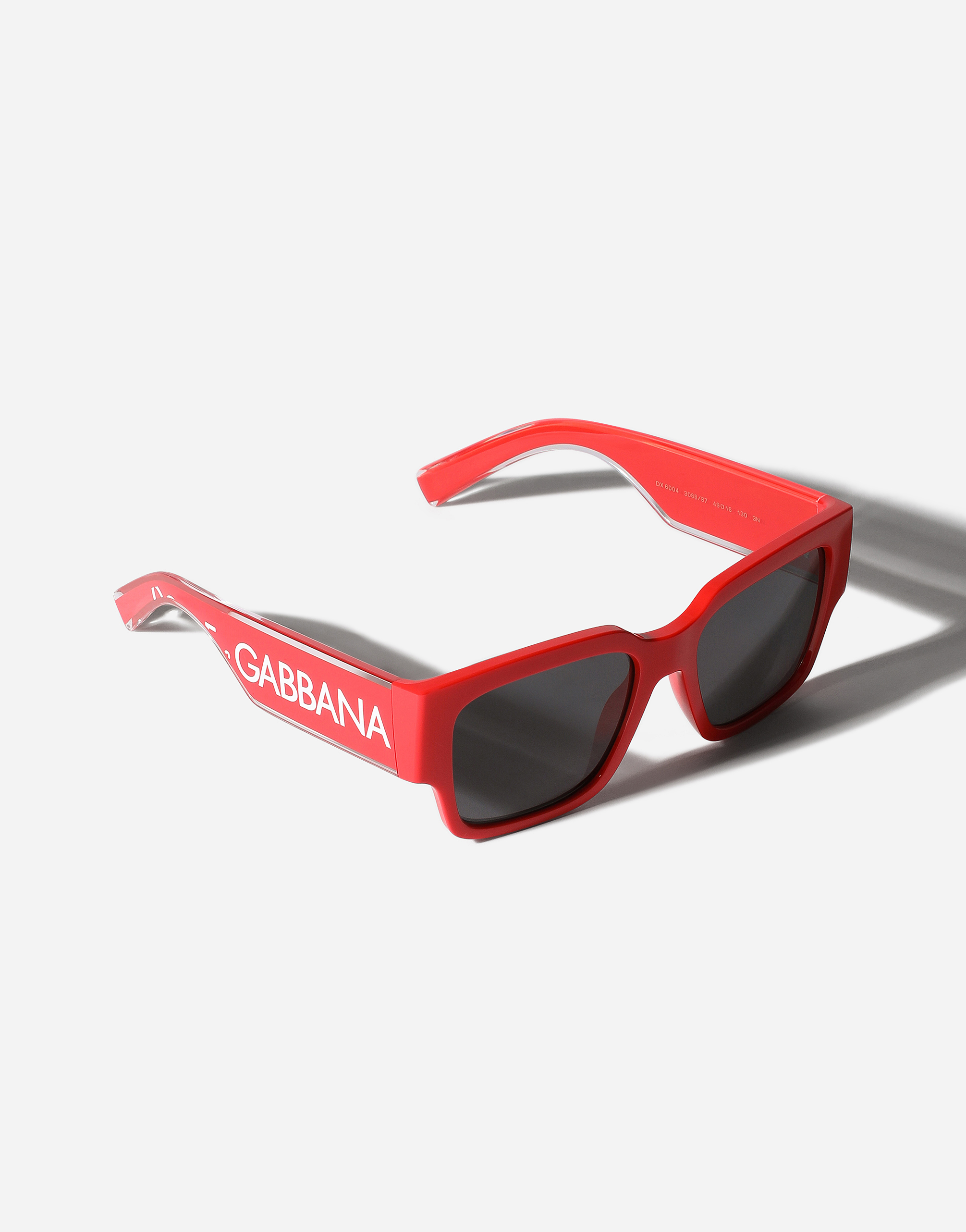 Shop Dolce & Gabbana نظارة شمسية بشعار Dna In レッド