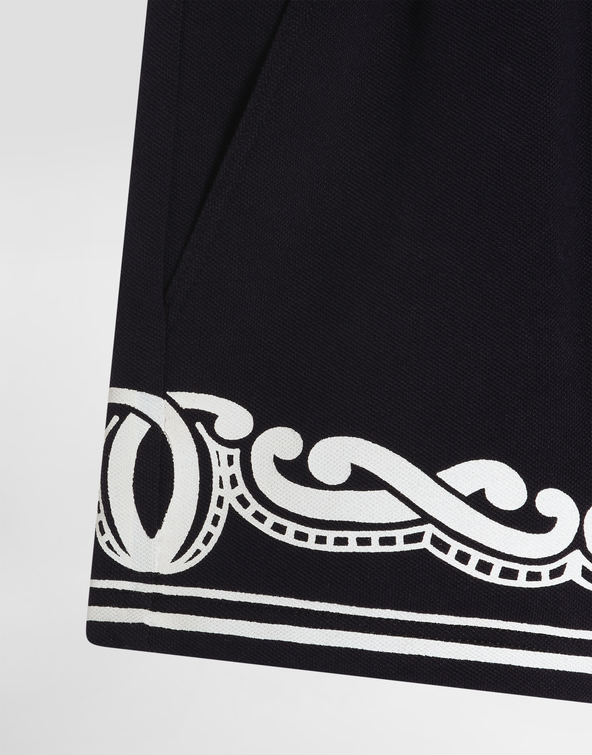 Piqué shorts with bandanna print