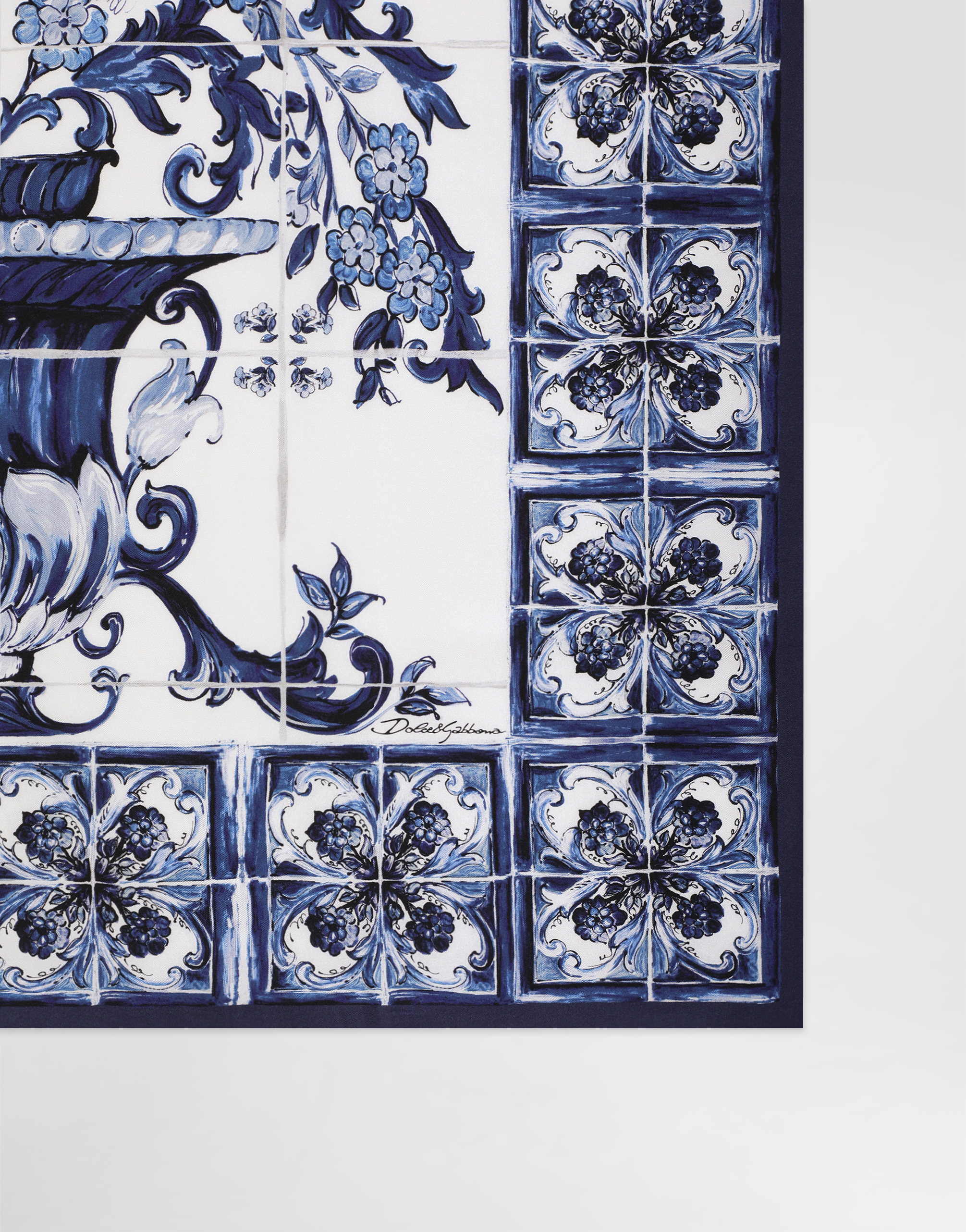  Dolce & Gabbana Dg Exclusive Dolce & Gabbana Majolica-print 90x90 Silk Twill Foulard - Woman Scarves And Silks White Onesize 