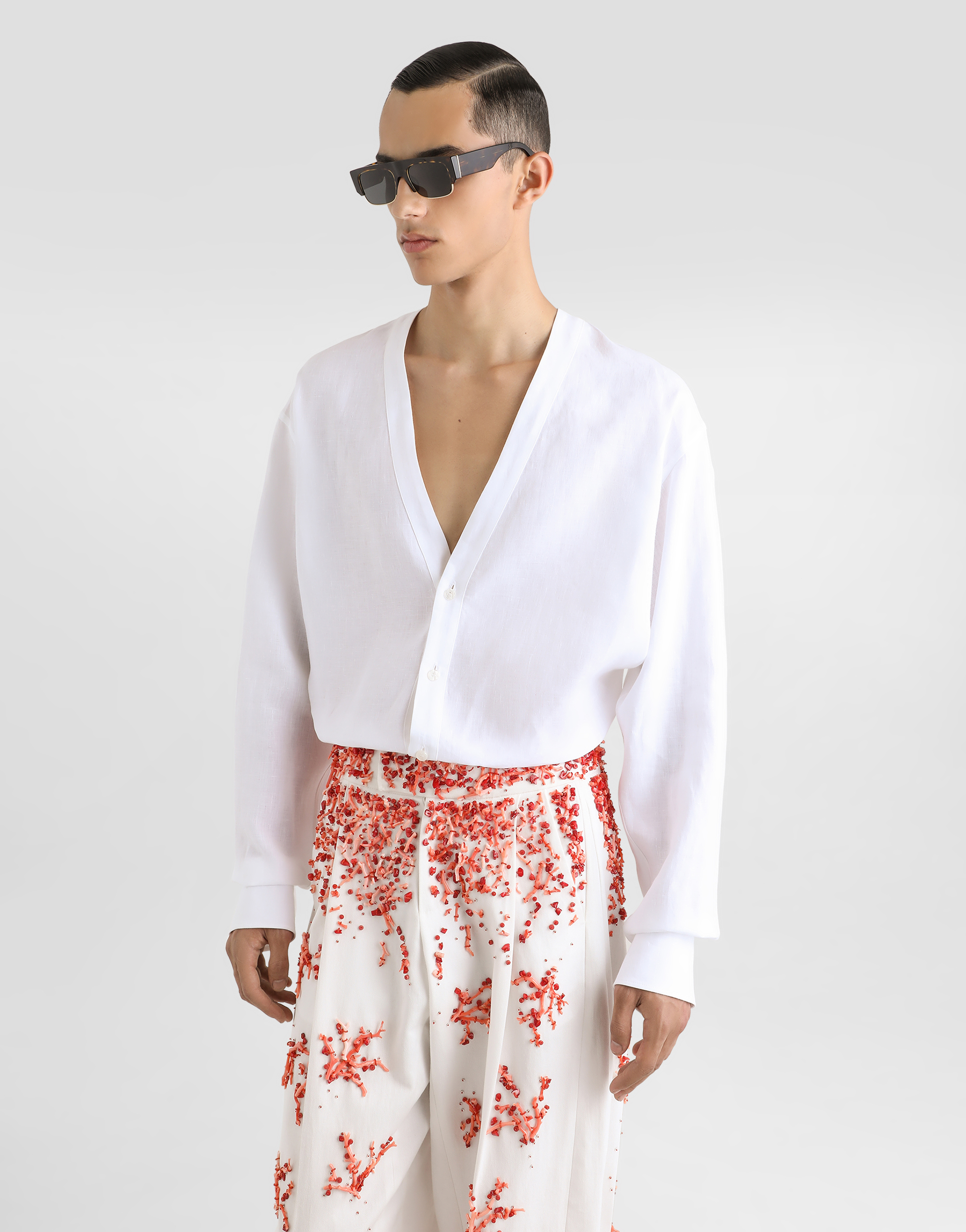 Long-sleeved linen shirt with cardigan buttoning