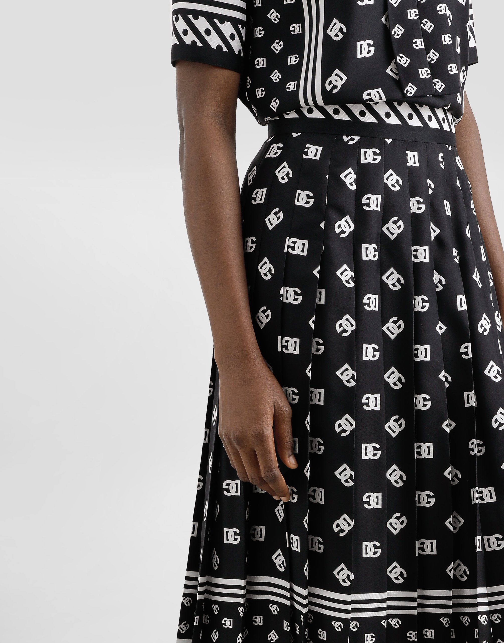 Dolce & Gabbana Skirt With All-over Dg Logo In Black